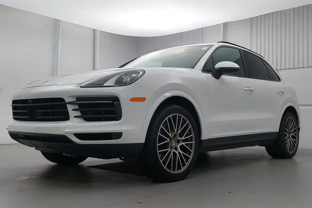2023 Porsche Cayenne Platinum Edition photo 1