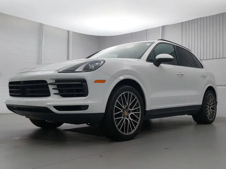 2023 Porsche Cayenne Platinum Edition photo 1