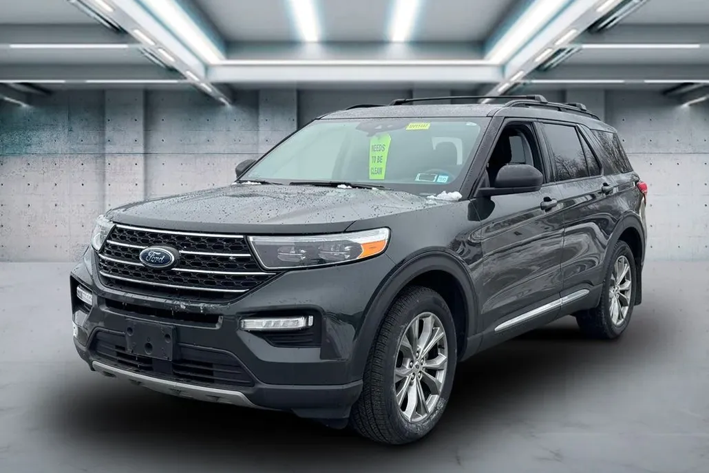 2022 Ford Explorer XLT photo 1