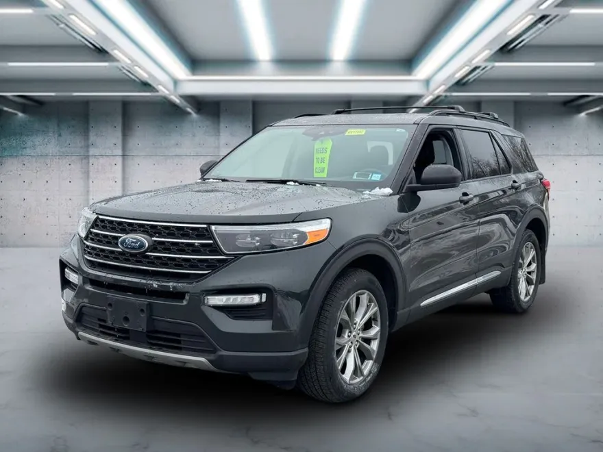 2022 Ford Explorer XLT photo 1
