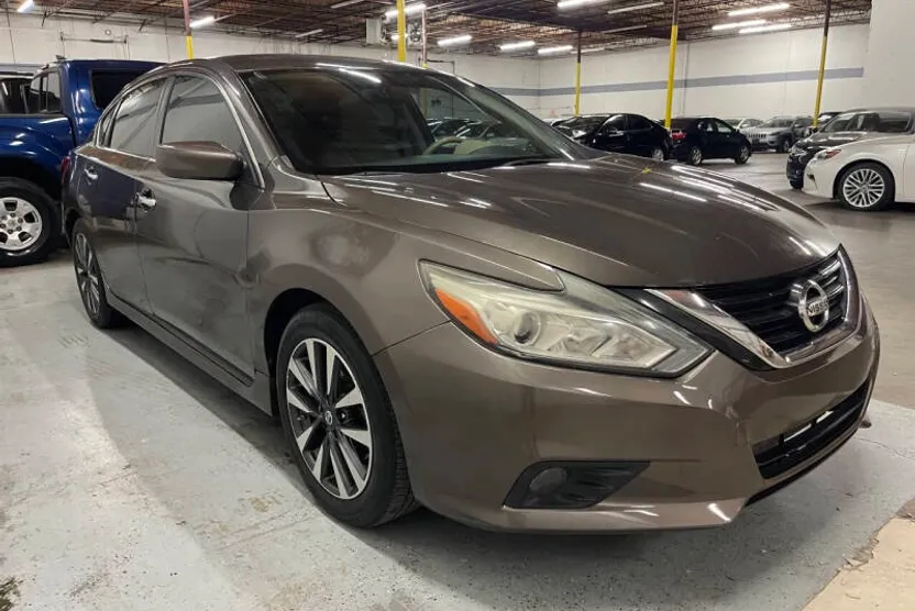 2017 Nissan Altima 2.5 SV photo 1