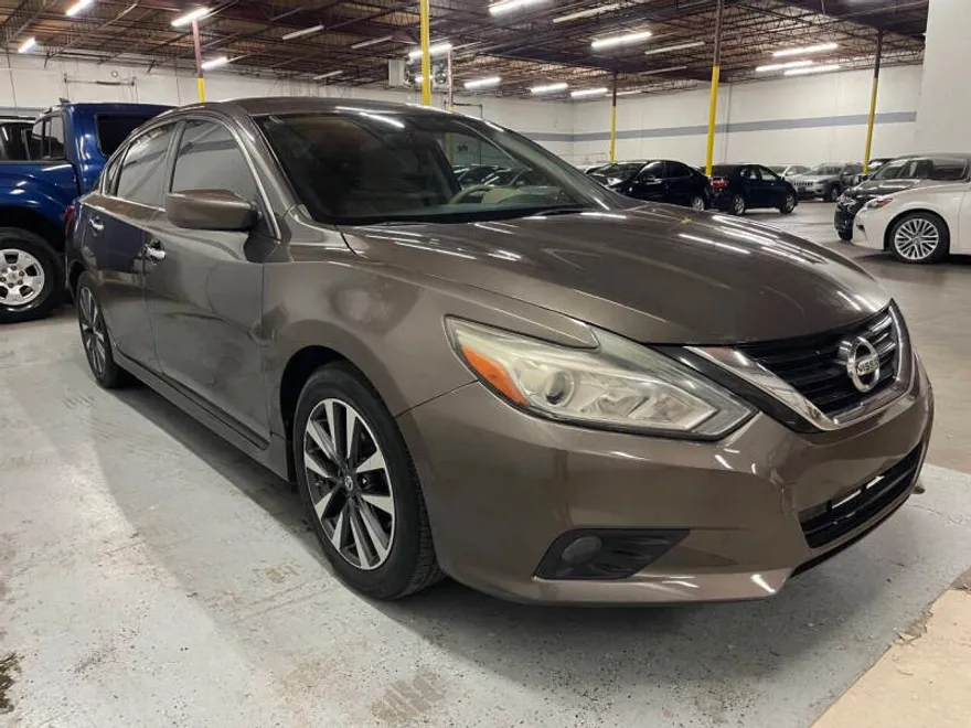 2017 Nissan Altima 2.5 SV photo 1