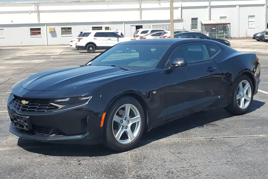 2023 Chevrolet Camaro 1LT photo 1