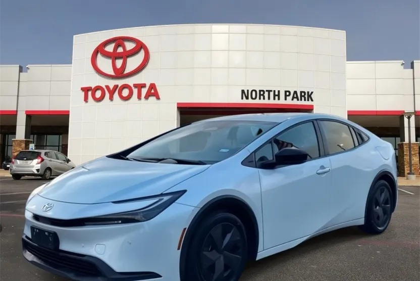 2023 Toyota Prius Limited photo 1