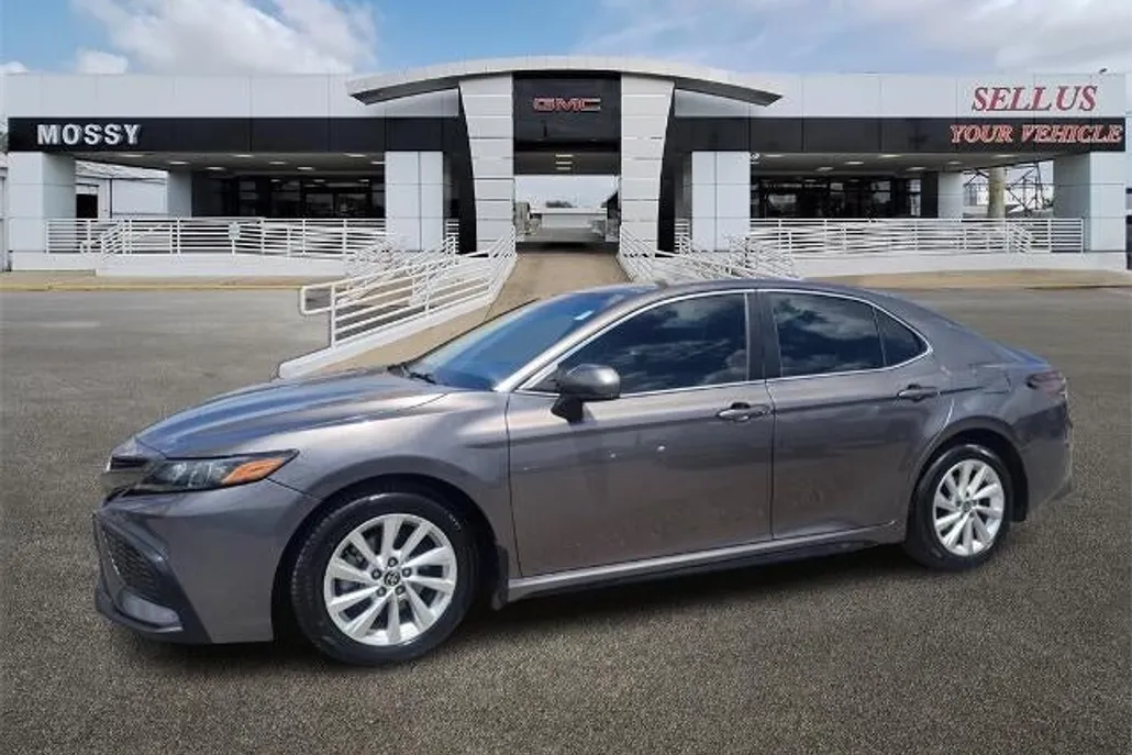 2021 Toyota Camry SE photo 1