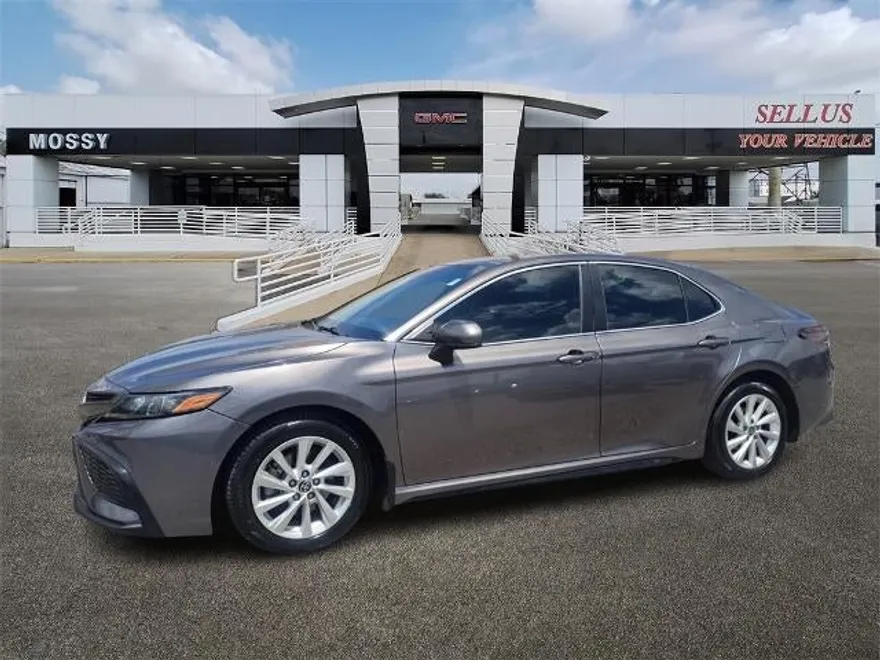 2021 Toyota Camry SE photo 1