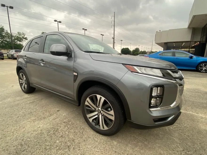 2024 Mitsubishi Outlander Sport ES photo 1