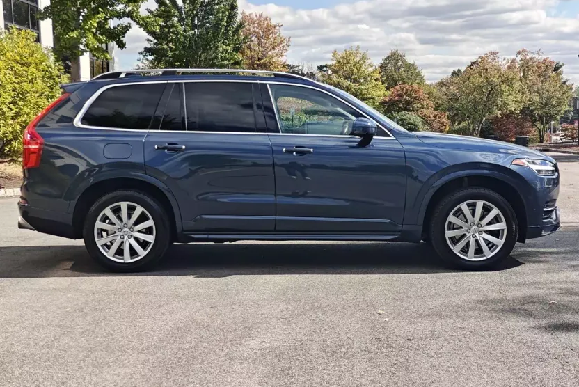 2018 Volvo XC90 T5 Momentum photo 1