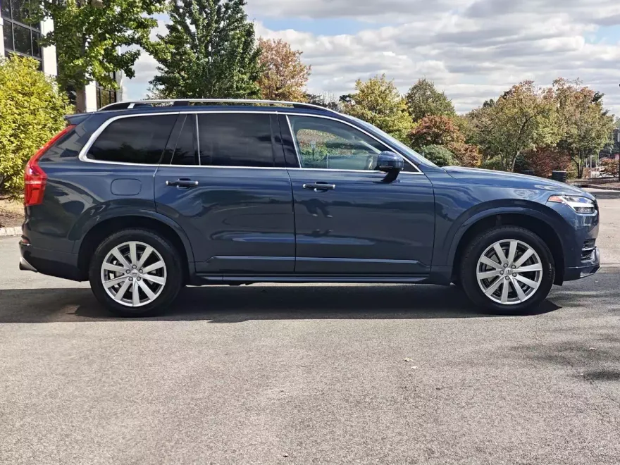 2018 Volvo XC90 T5 Momentum photo 1