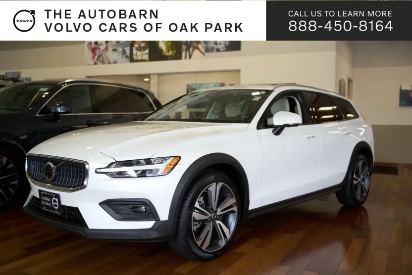 2025 Volvo V60 Cross Country B5 Plus photo 1