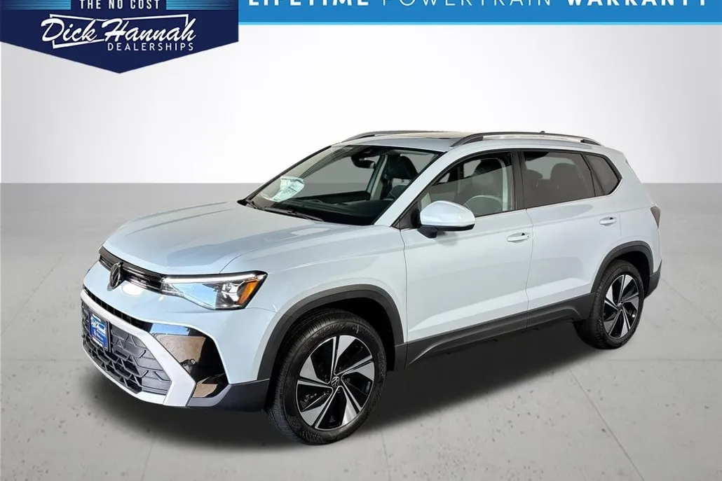 2025 Volkswagen Taos SE photo 1