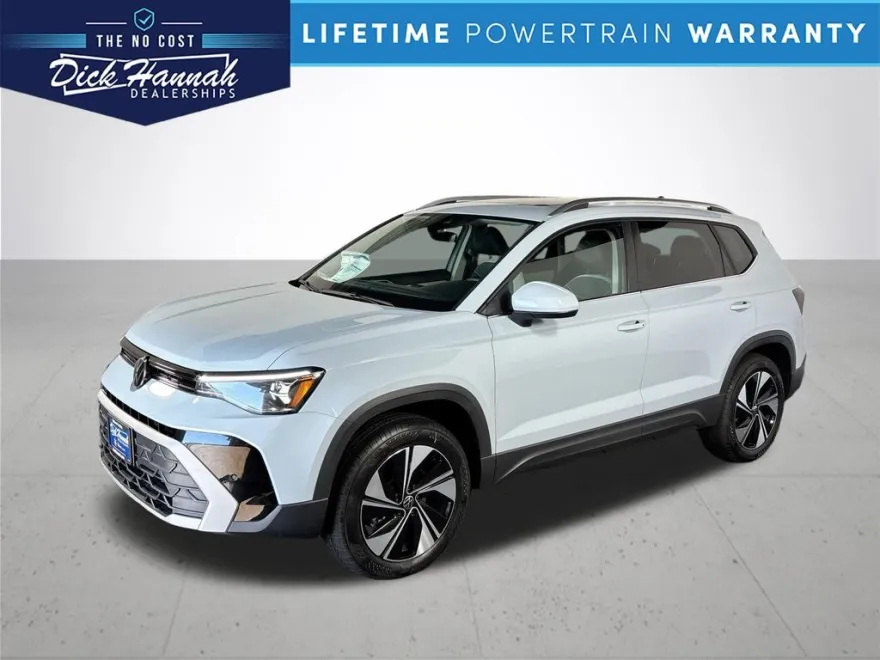 2025 Volkswagen Taos SE photo 1