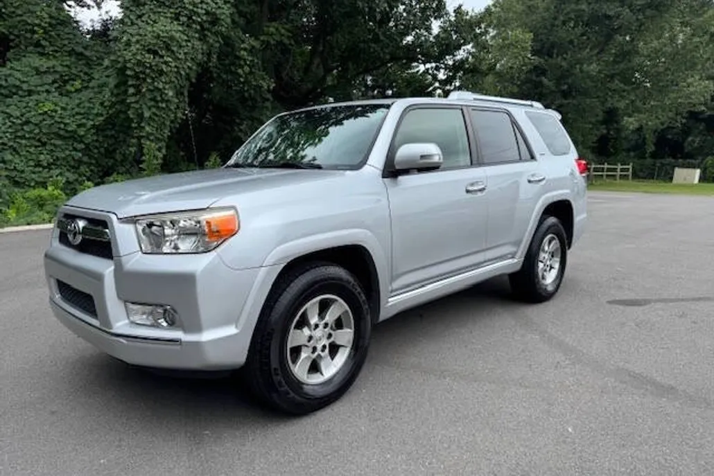 2013 Toyota 4Runner SR5 photo 1