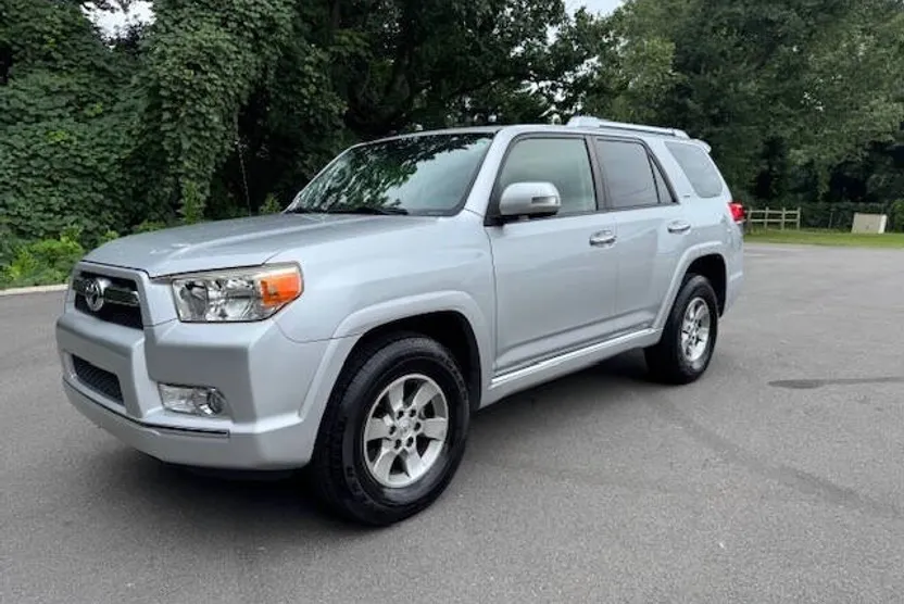 2013 Toyota 4Runner SR5 photo 1