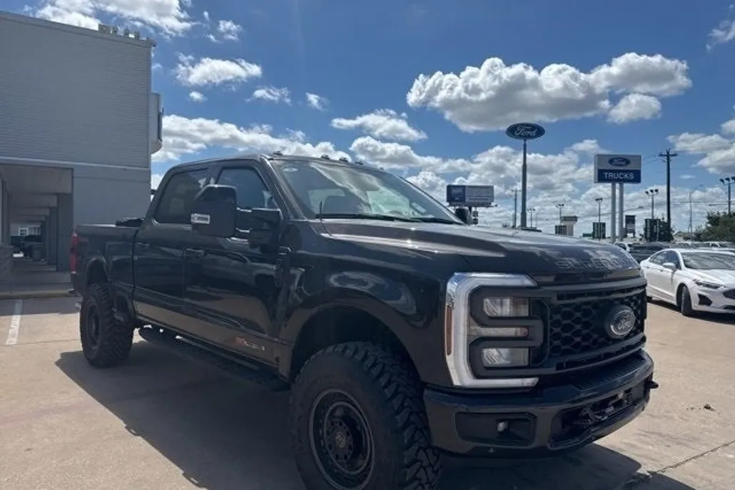2024 Ford F-250 Lariat Tremor photo 1