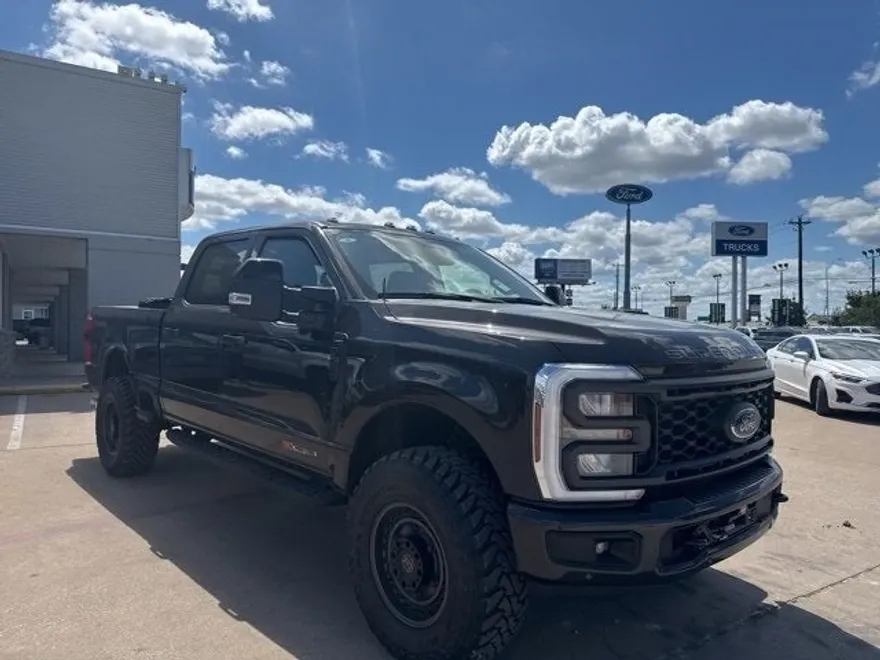 2024 Ford F-250 Lariat Tremor photo 1