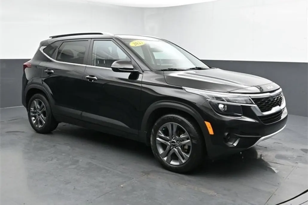 2023 Kia Seltos S photo 1