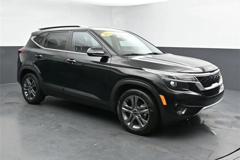 2023 Kia Seltos S photo 1