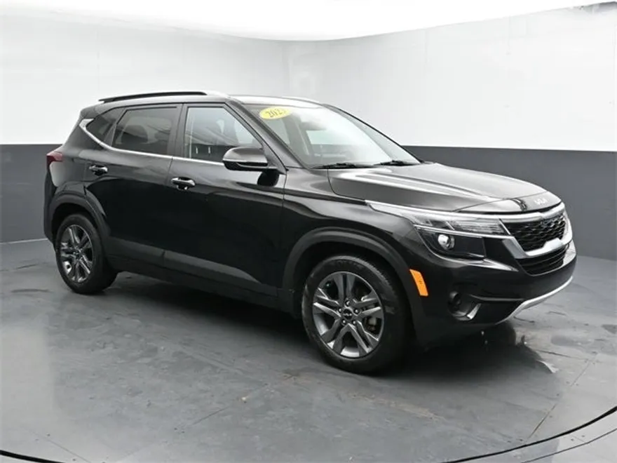 2023 Kia Seltos S photo 1