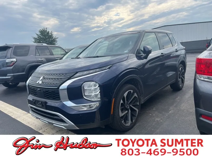 2023 Mitsubishi Outlander SE photo 1