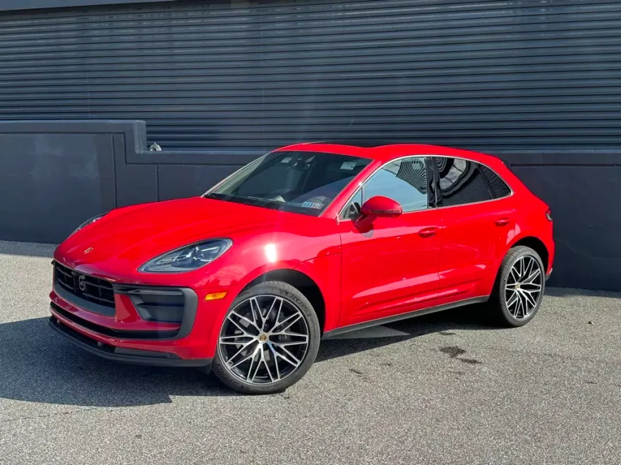 2025 Porsche Macan photo 1
