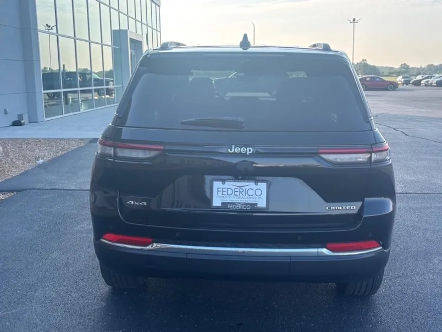 2023 Jeep Grand Cherokee Limited photo 1