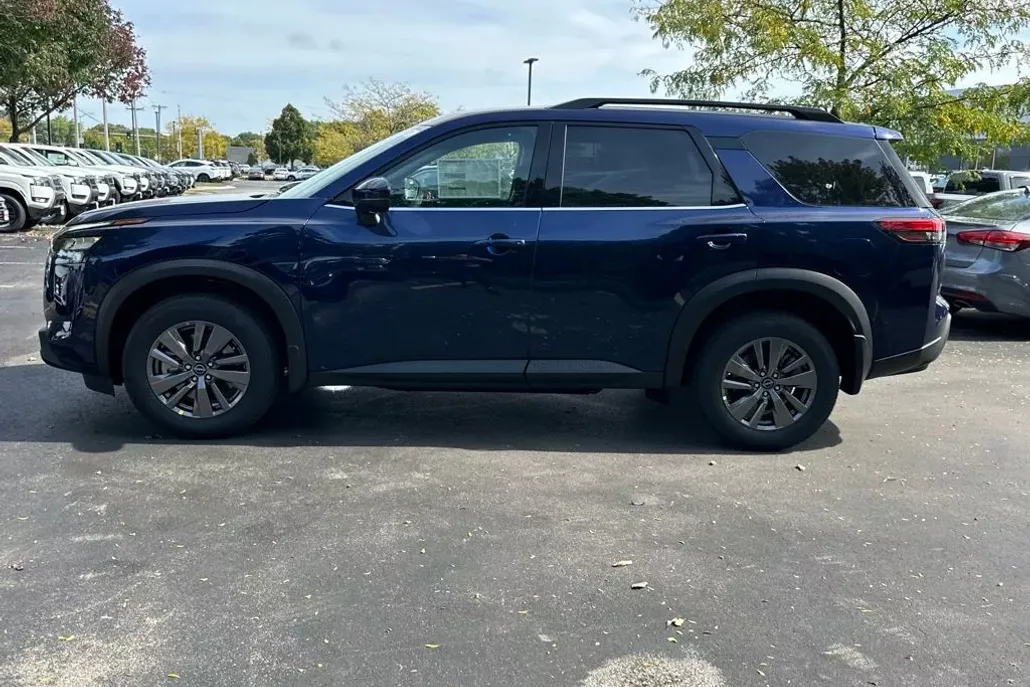 2025 Nissan Pathfinder SV photo 1