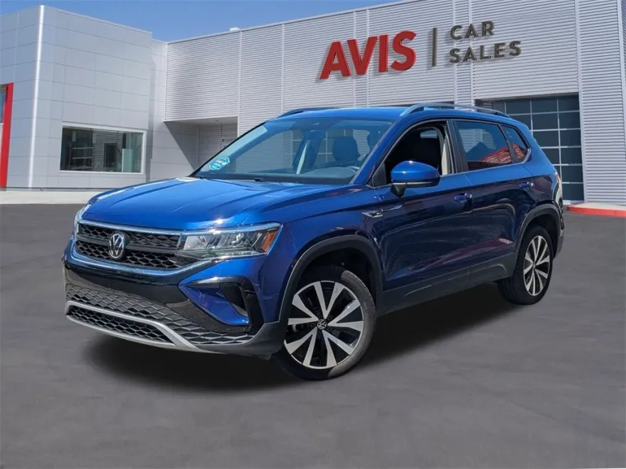 2024 Volkswagen Taos SE photo 1