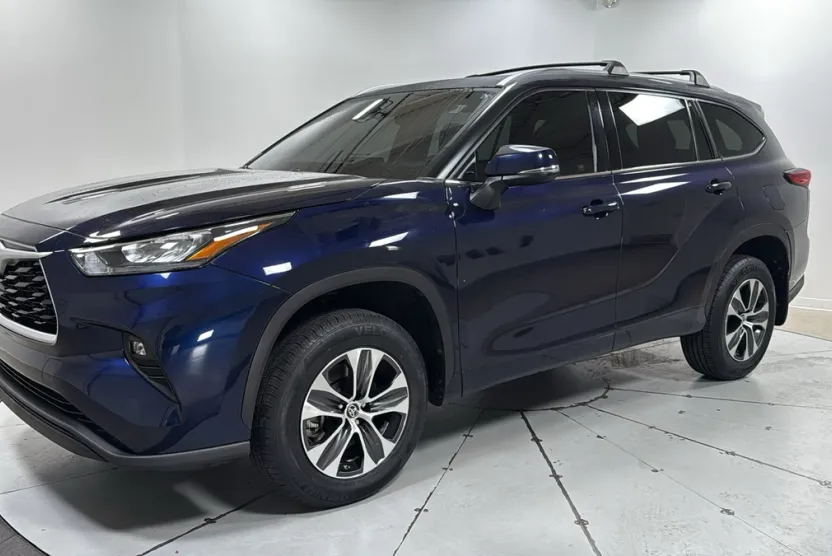 2020 Toyota Highlander XLE photo 1