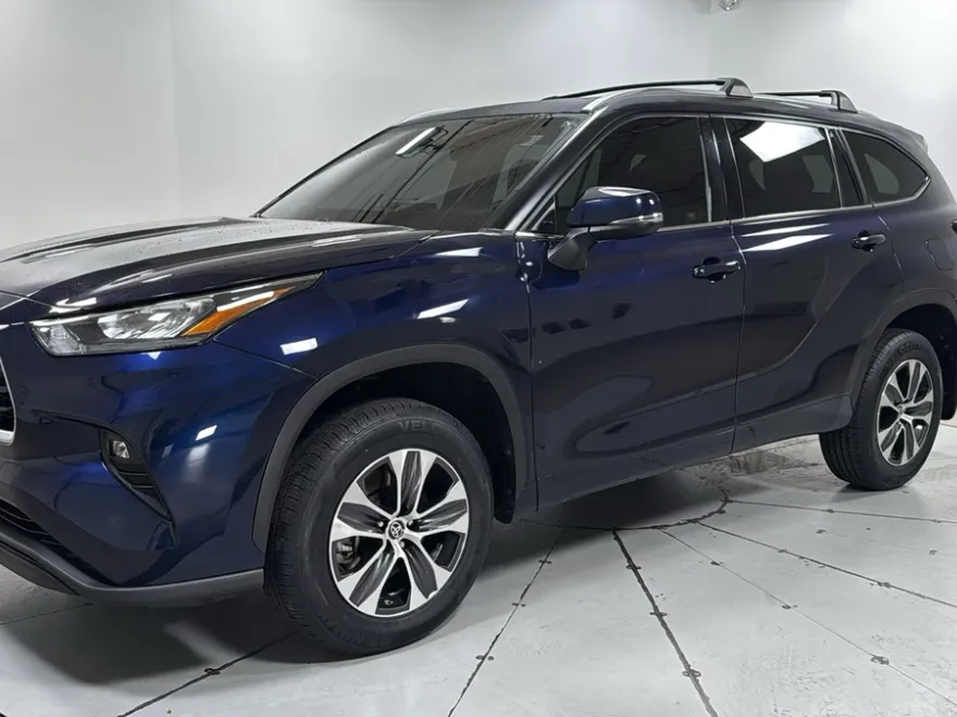 2020 Toyota Highlander XLE photo 1