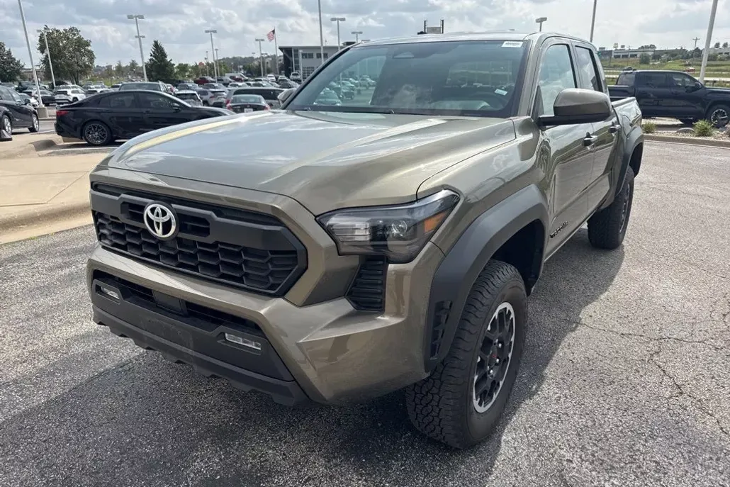 2024 Toyota Tacoma TRD Off-Road 4x4 photo 1