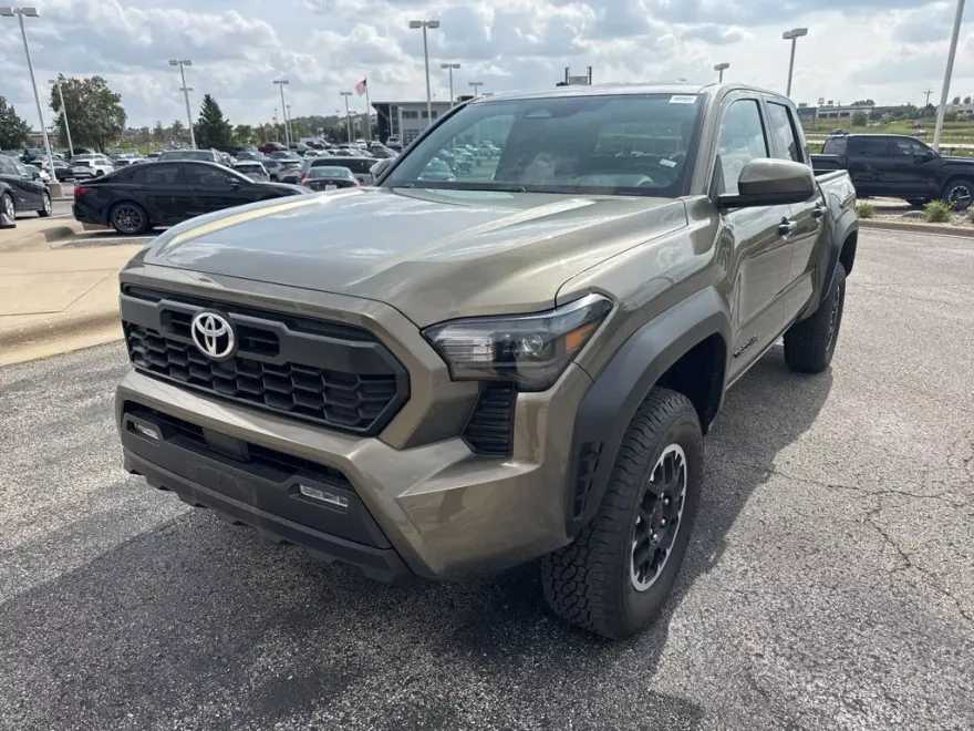 2024 Toyota Tacoma TRD Off-Road 4x4 photo 1