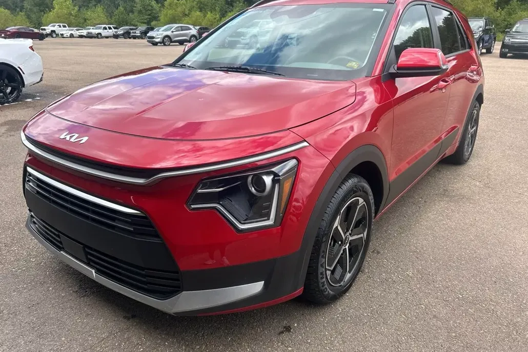 2023 Kia Niro EX photo 1