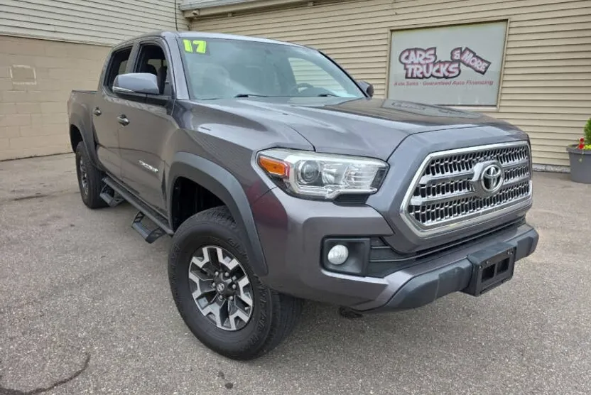 2017 Toyota Tacoma TRD Off-Road photo 1