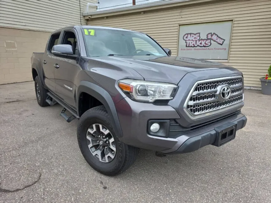 2017 Toyota Tacoma TRD Off-Road photo 1
