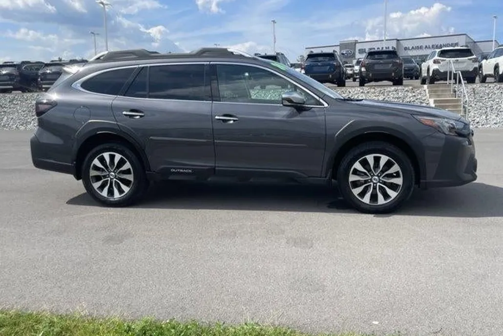 2024 Subaru Outback Touring XT photo 1