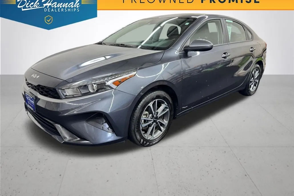 2023 Kia Forte LXS photo 1