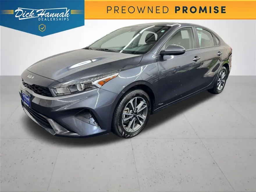 2023 Kia Forte LXS photo 1