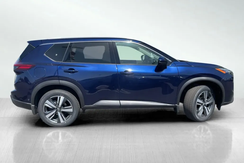 2025 Nissan Rogue SL photo 1
