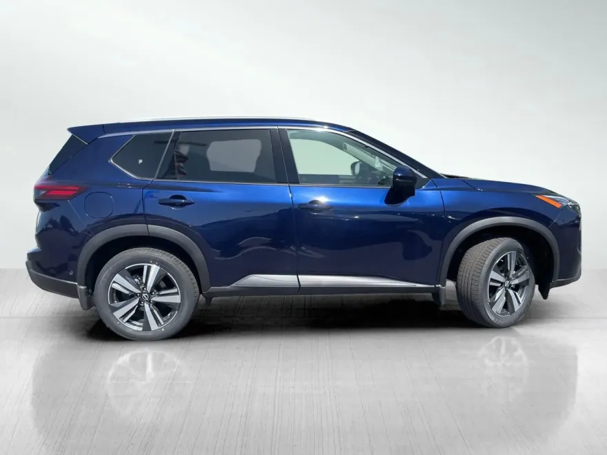 2025 Nissan Rogue SL photo 1
