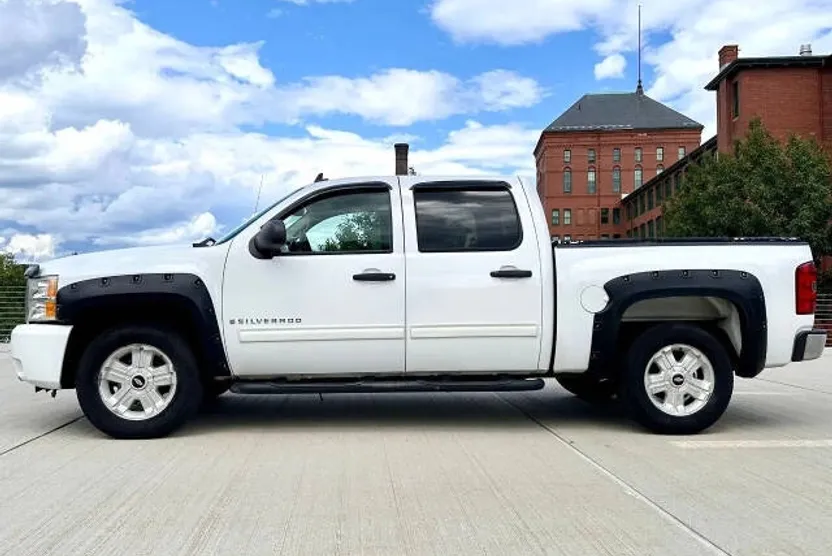 2009 Chevrolet Silverado 1500 LT photo 1