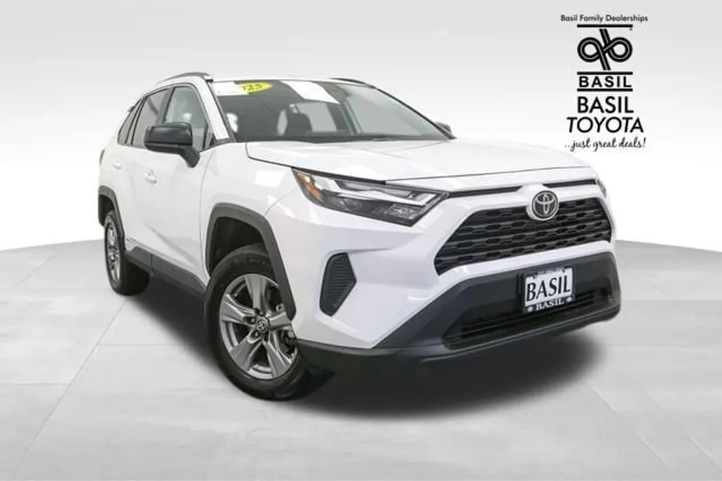 2025 Toyota RAV4 Hybrid LE photo 1