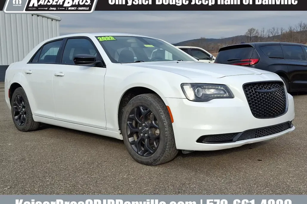 2022 Chrysler 300 Touring photo 1