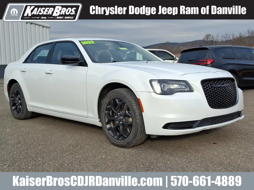 2022 Chrysler 300 Touring photo 1