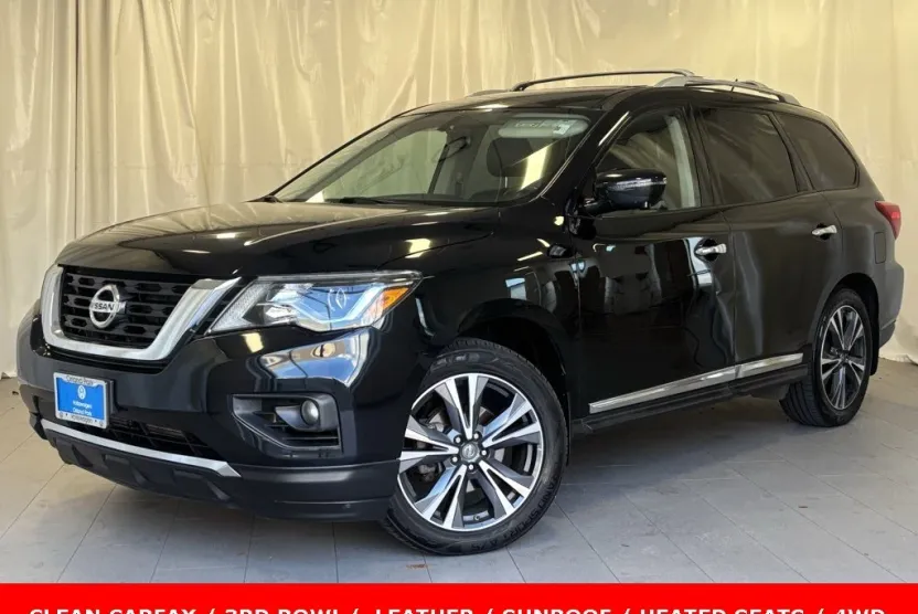 2017 Nissan Pathfinder Platinum photo 1