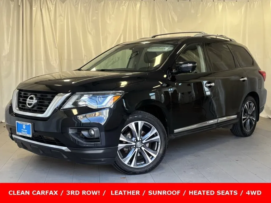 2017 Nissan Pathfinder Platinum photo 1