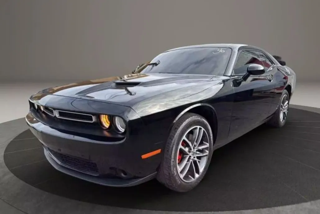 2019 Dodge Challenger SXT photo 1