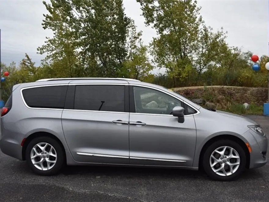 2018 Chrysler Pacifica Touring Plus photo 1