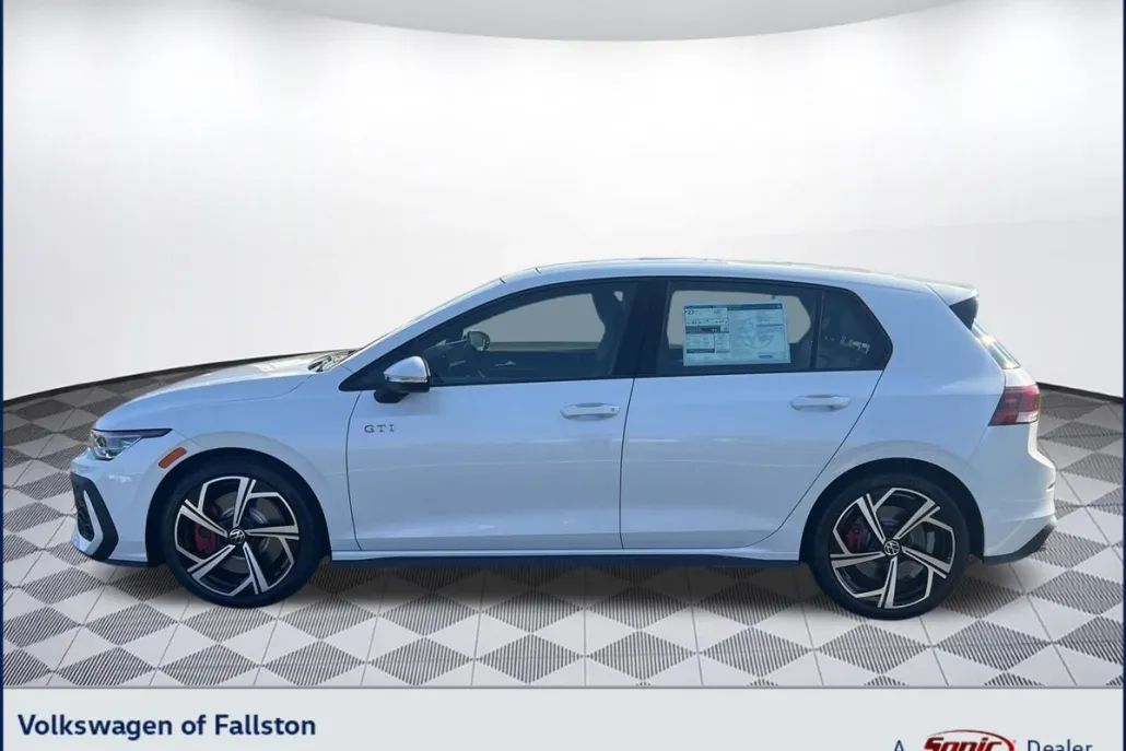 2025 Volkswagen Golf GTI SE photo 1