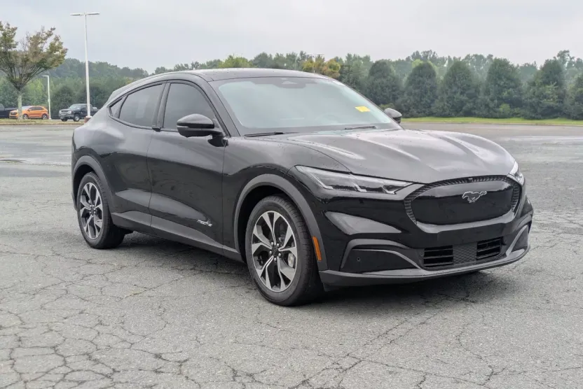 2025 Ford Mustang Mach-E Select photo 1